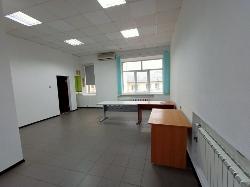Офисный блок площадью 100 м2 в аренду за 70 тысяч рублей в месяц.