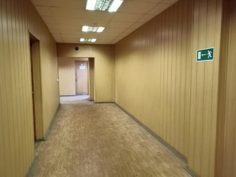 Административное здание на первой линии улицы Басовская в 10 минутах п ...
