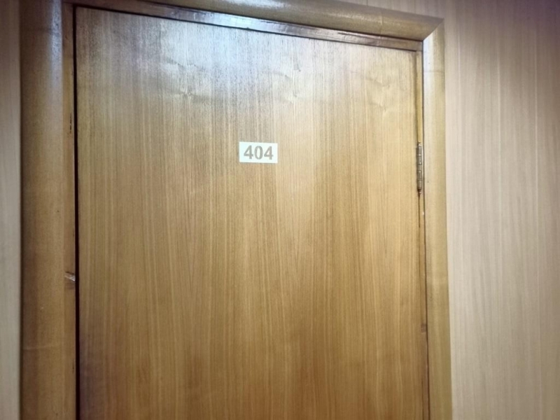 Кабинет площадью 13,2 м2 на 4-м этаже в административном здании в 10 м ...