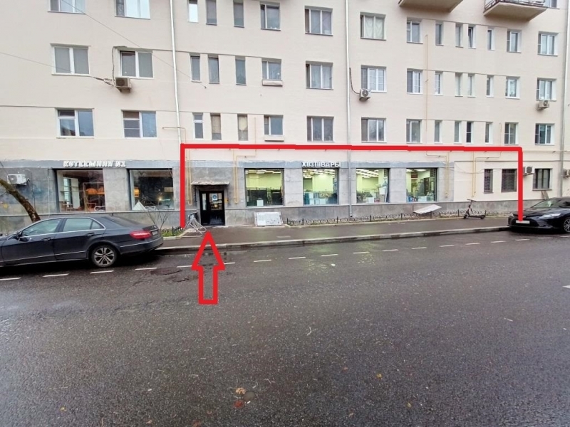 Помещение 120 м2 на первом этаже, первой линии.