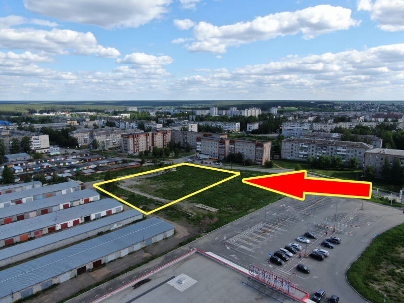 Участок 50 соток, стоянка, гаражи.