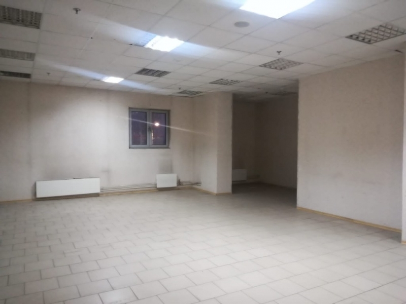 Помещение свободного назначения 126,8 м2 расположено на 1 этаже в прис ...
