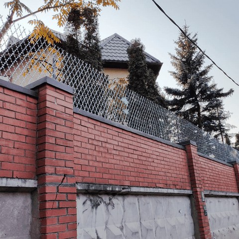 Производство и профессиональный монтаж колючих заграждений