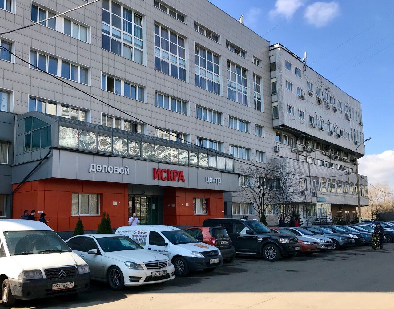 Продаются коммерческие помещения в бизнес-центре Искра